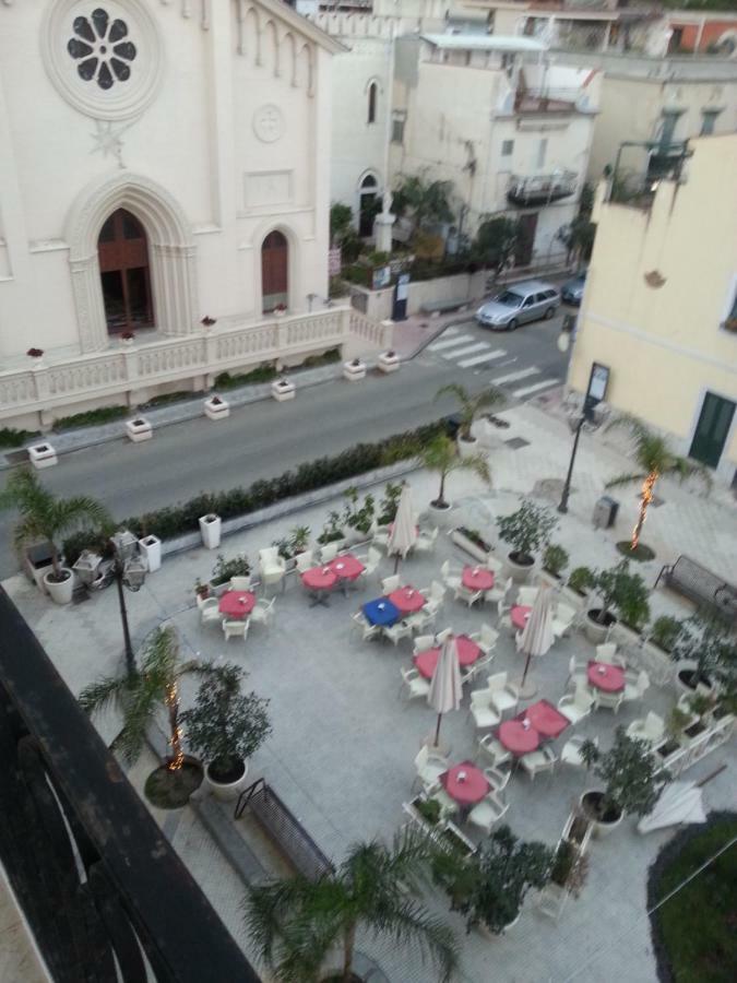 Appartamento Di Pregio In Piazza Durante Letojanni Taormina Exterior foto