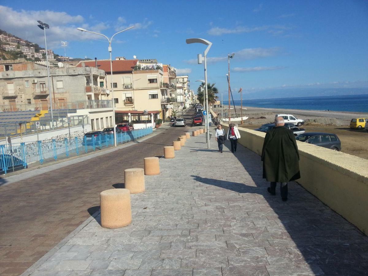 Appartamento Di Pregio In Piazza Durante Letojanni Taormina Exterior foto