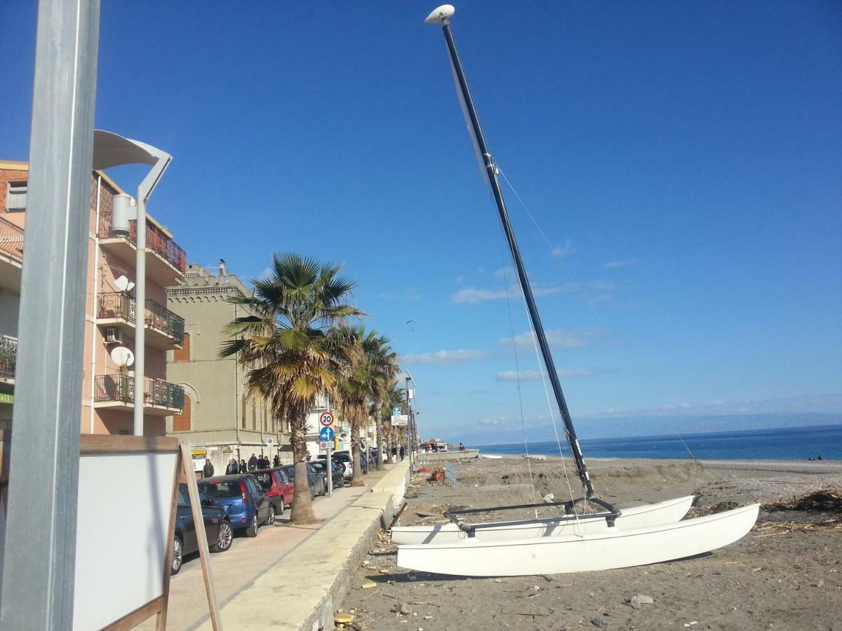 Appartamento Di Pregio In Piazza Durante Letojanni Taormina Exterior foto